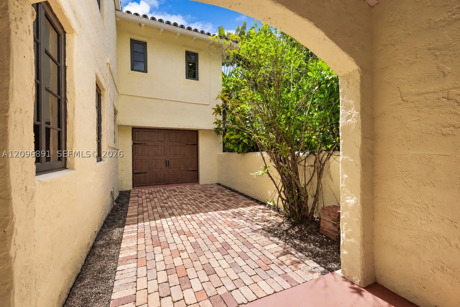 1140 Asturia Ave