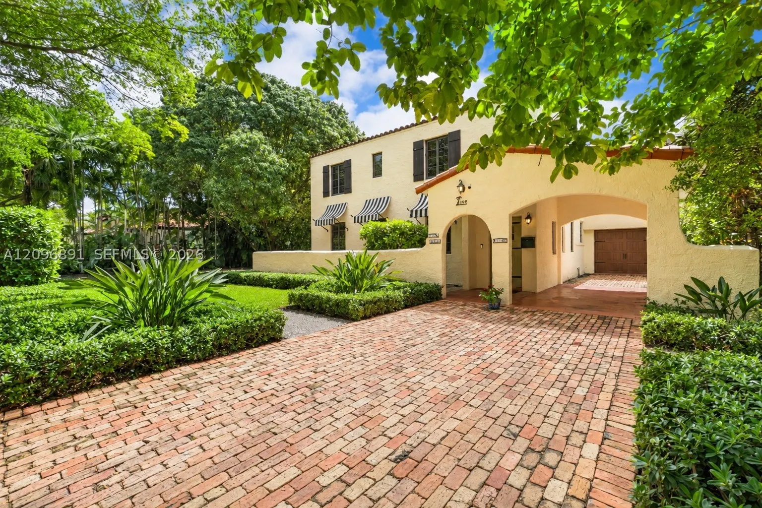 1140 Asturia Ave