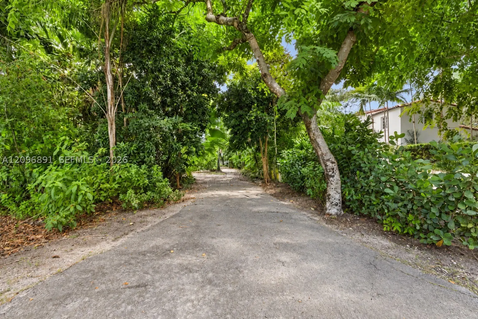1140 Asturia Ave