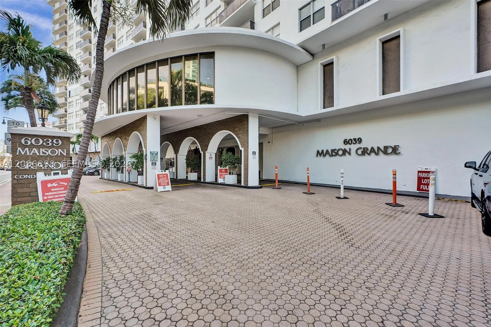 6039 Collins Ave #1736