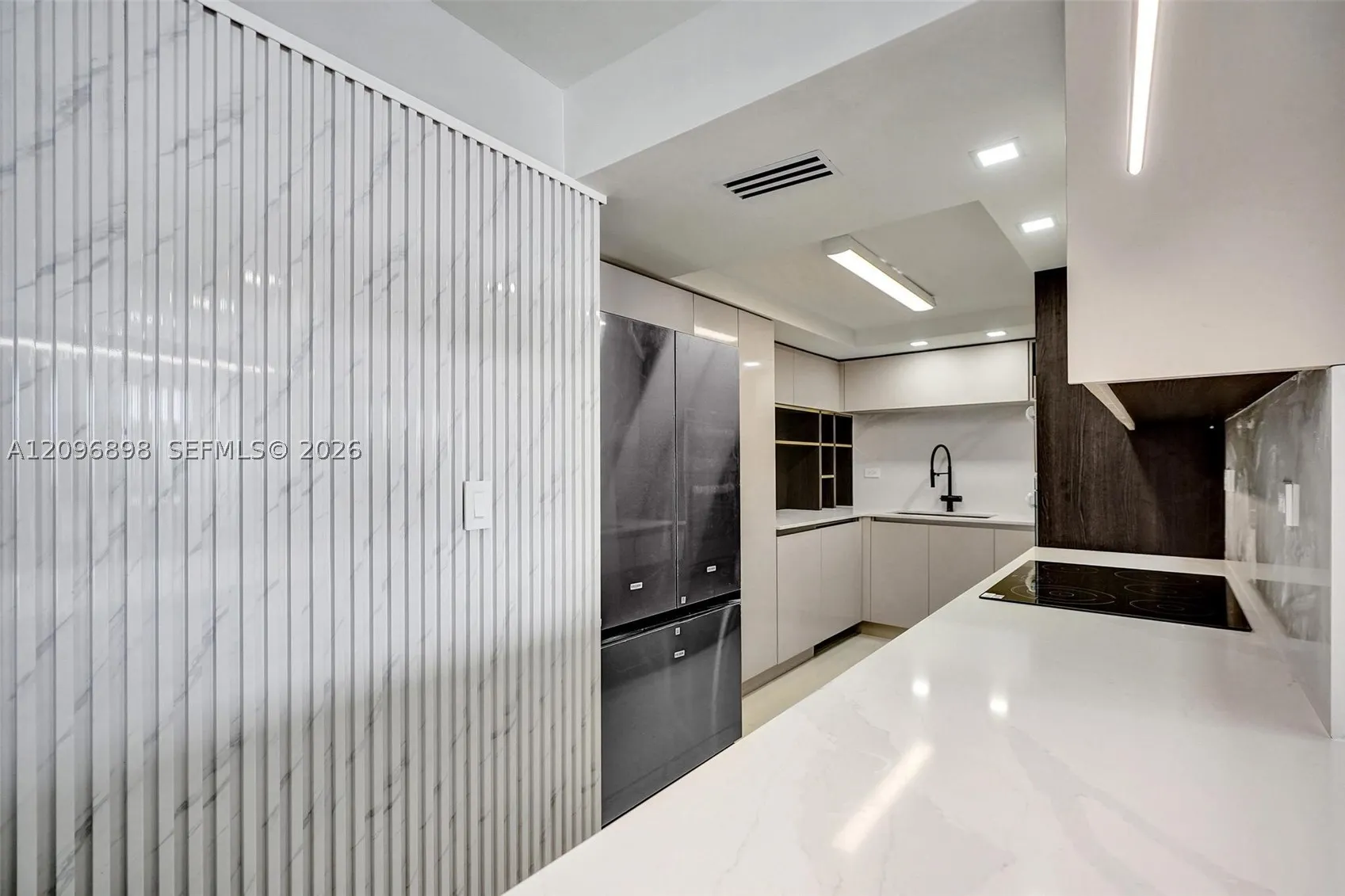 6039 Collins Ave #1736
