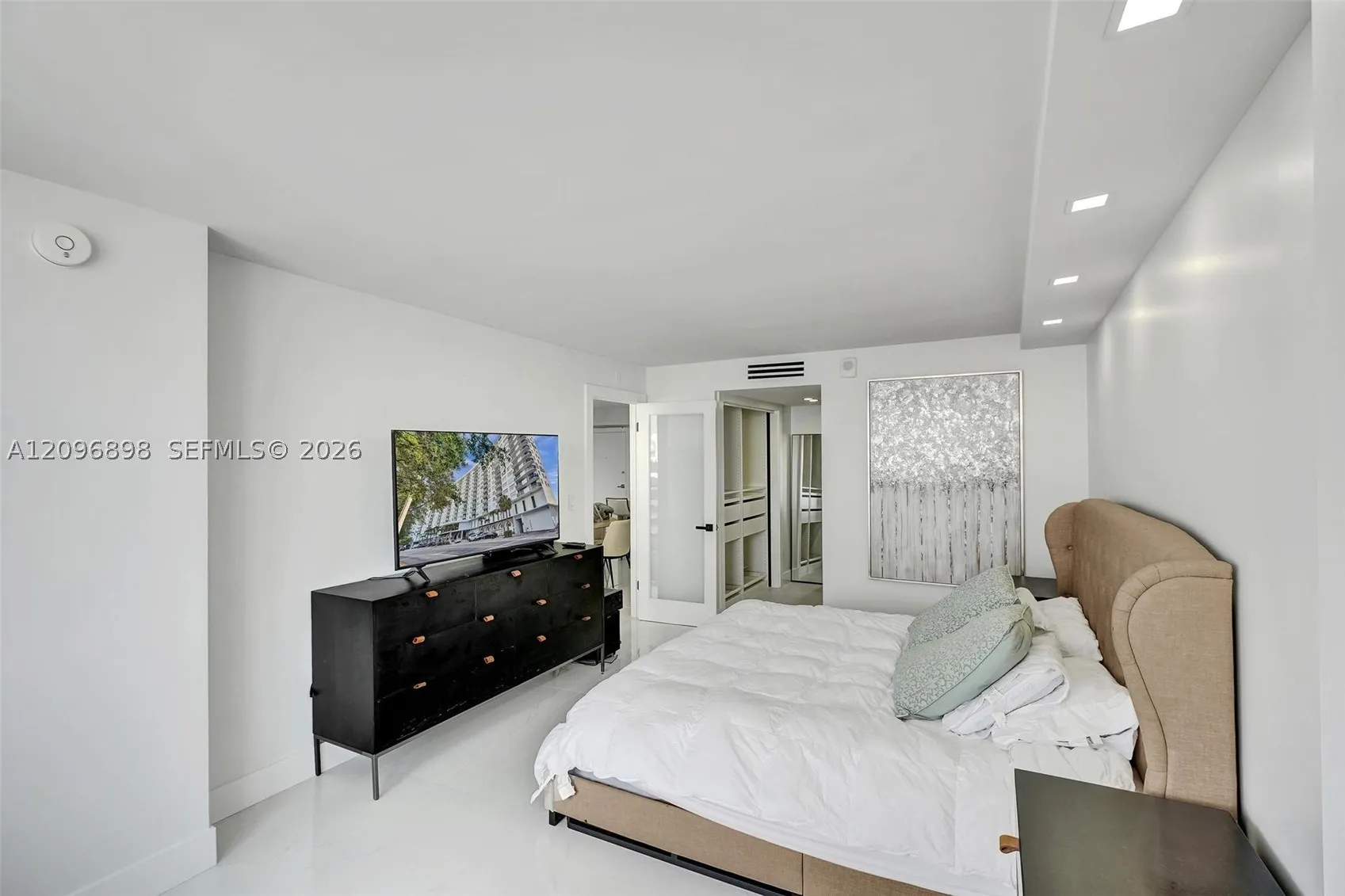 6039 Collins Ave #1736