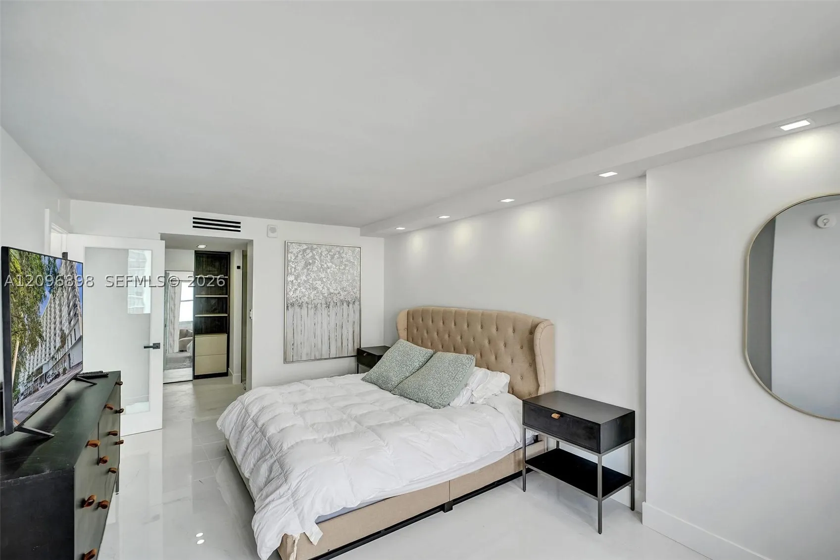 6039 Collins Ave #1736