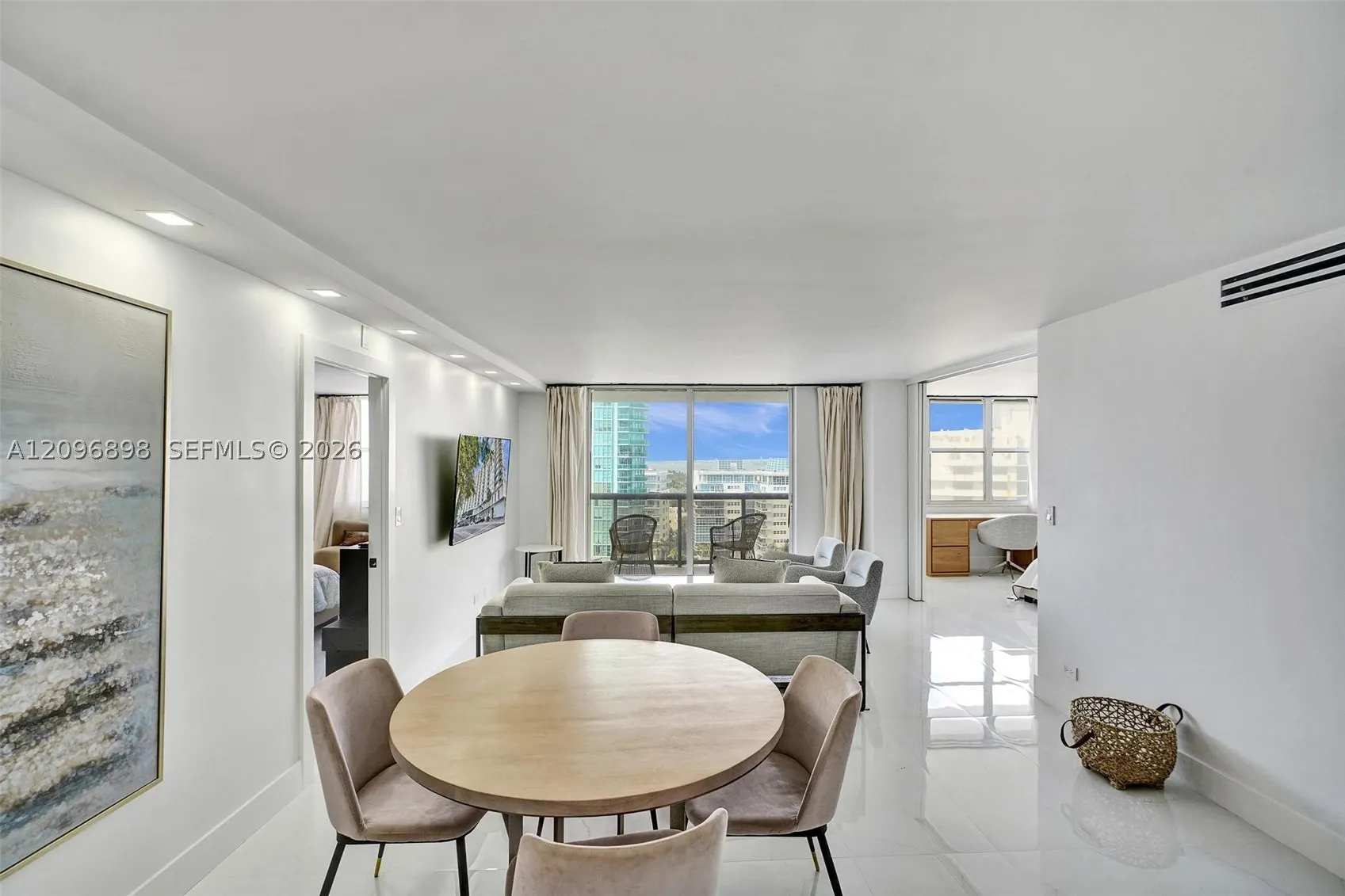 6039 Collins Ave #1736