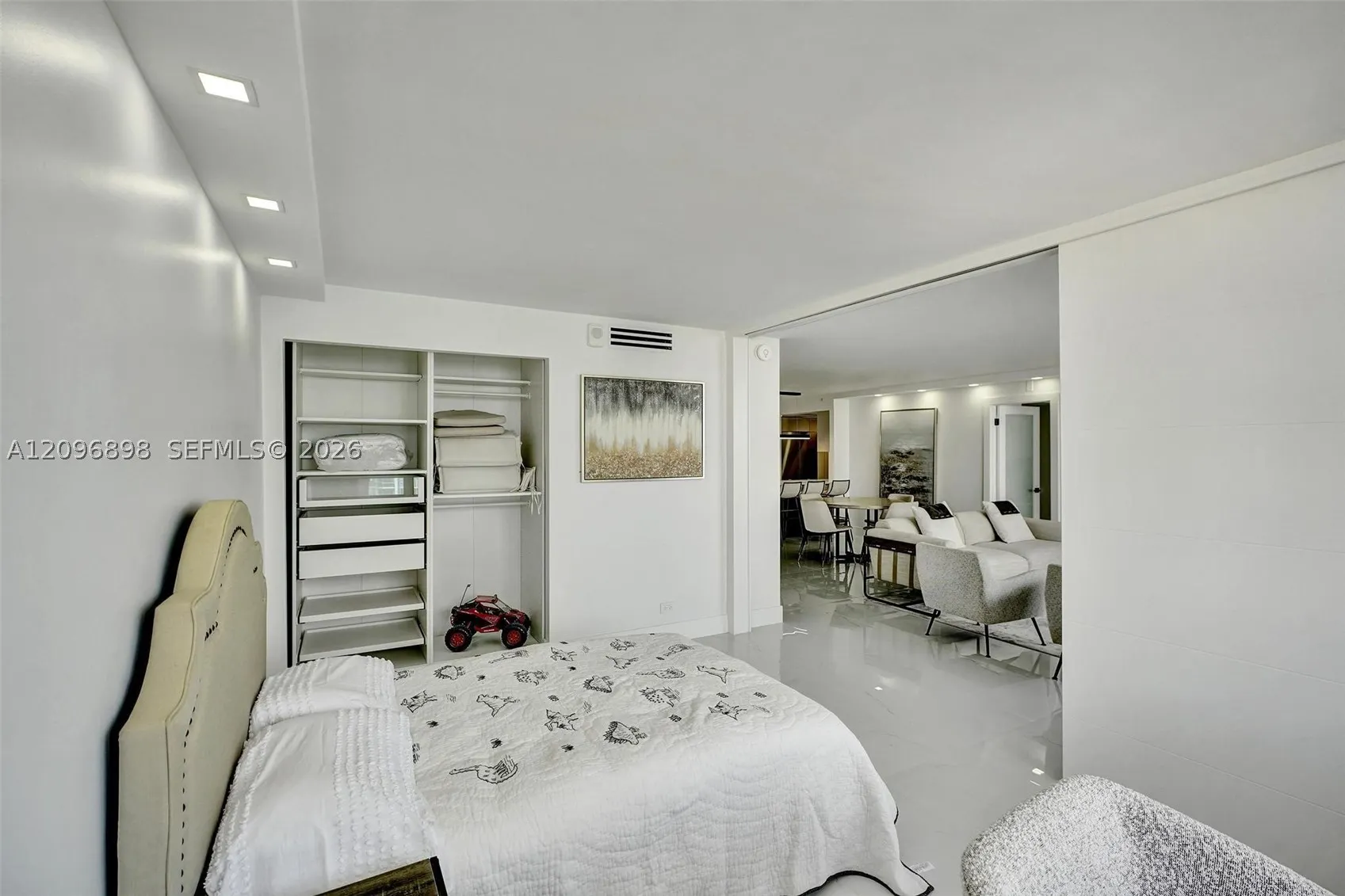 6039 Collins Ave #1736