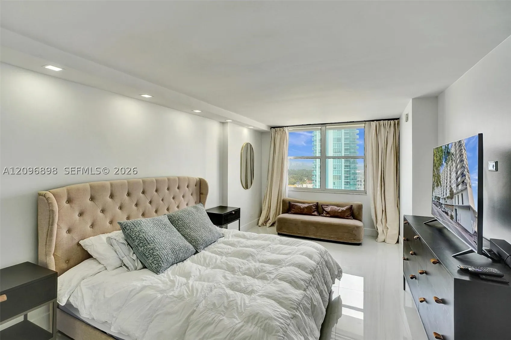 6039 Collins Ave #1736