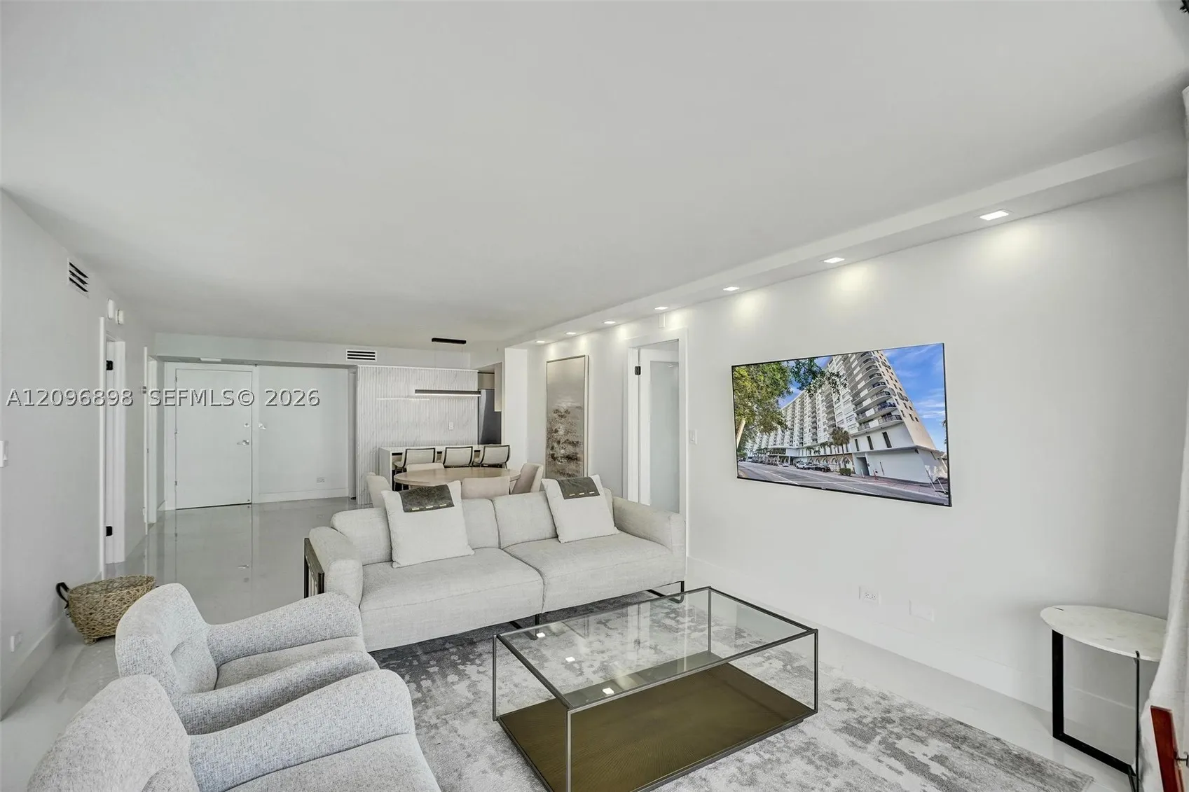 6039 Collins Ave #1736