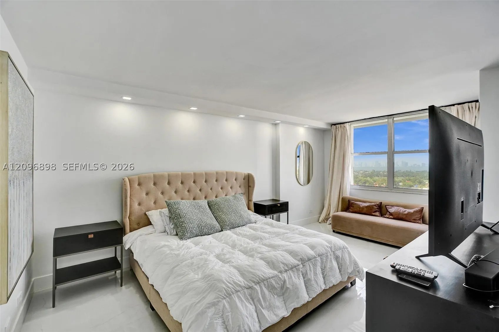 6039 Collins Ave #1736