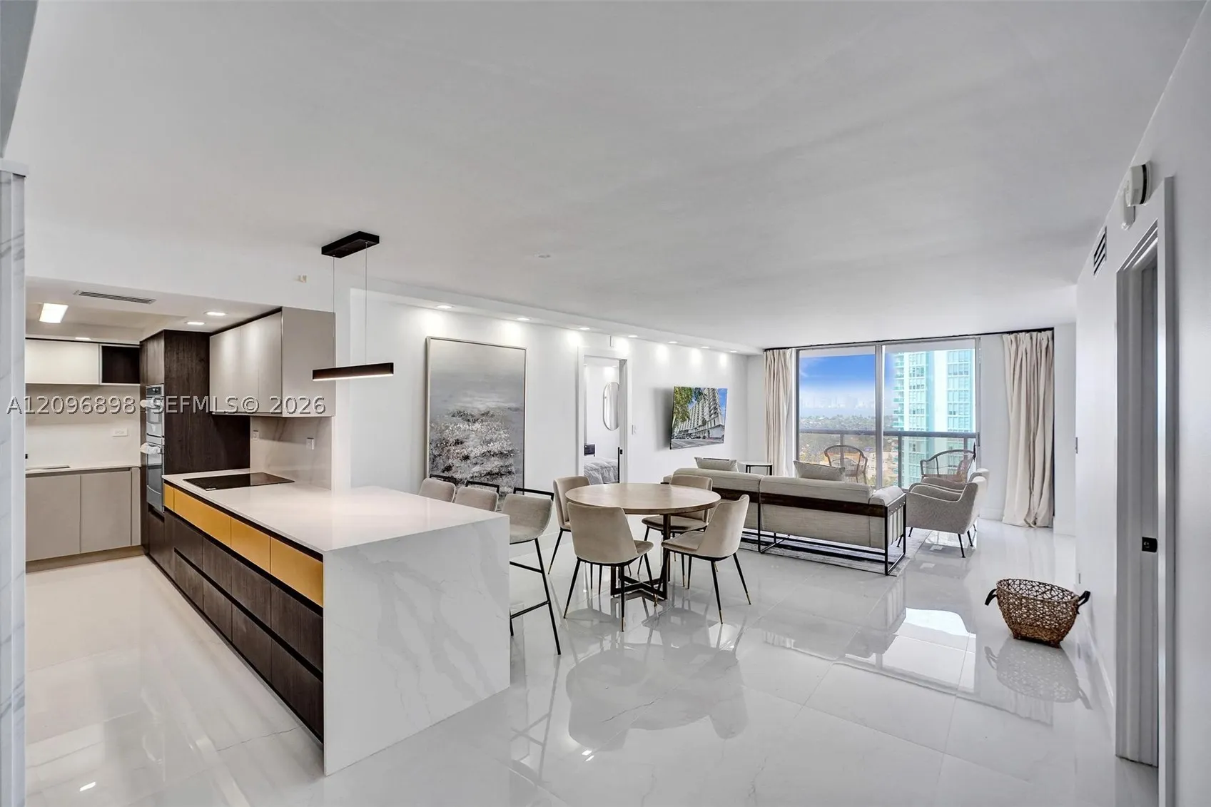 6039 Collins Ave #1736