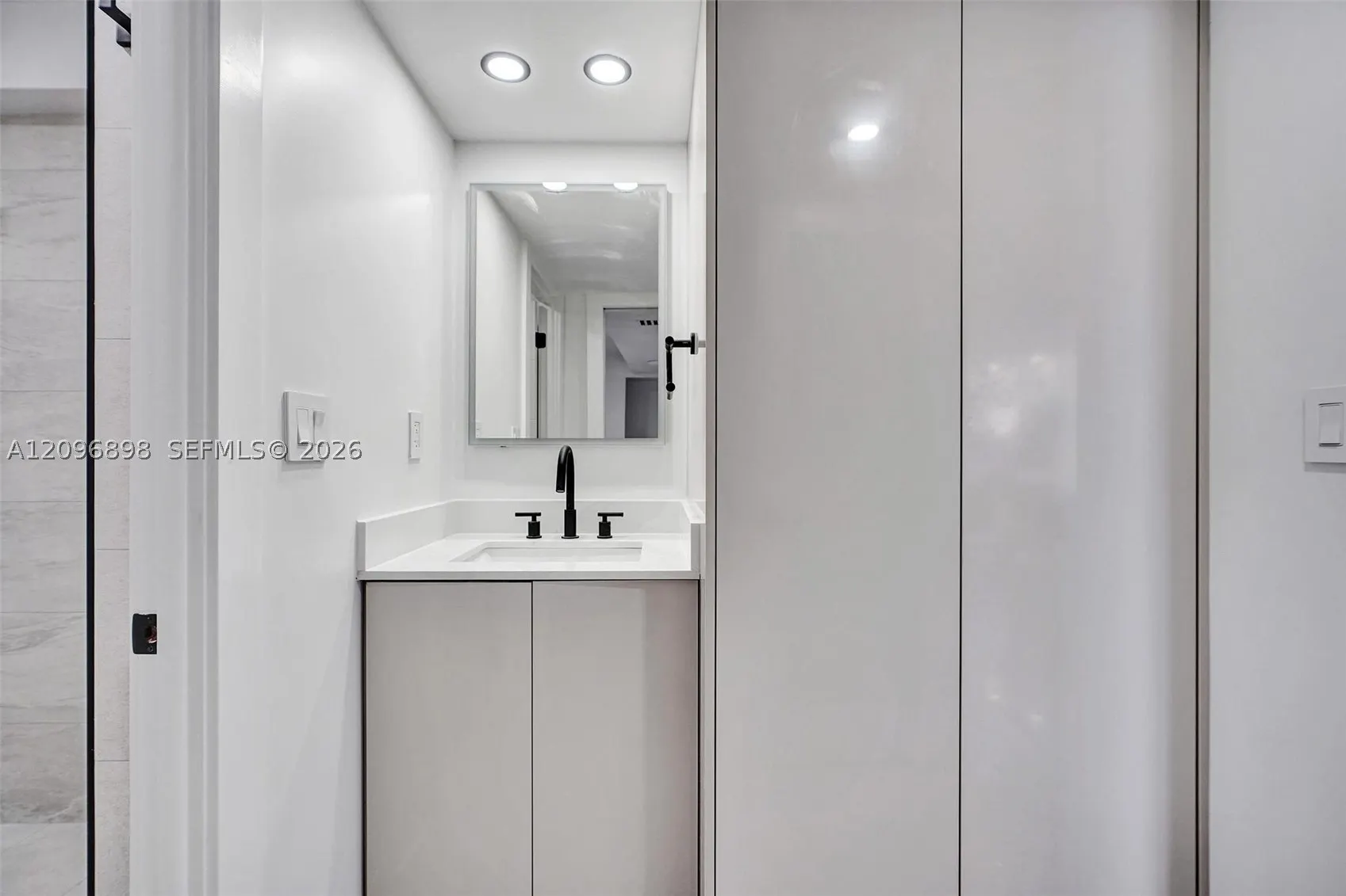 6039 Collins Ave #1736