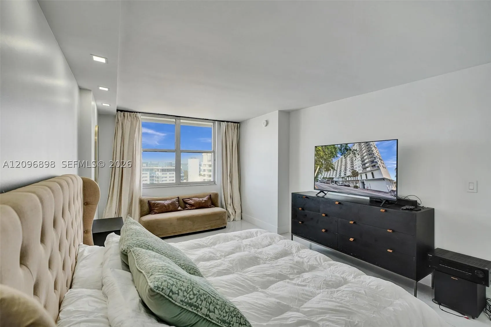 6039 Collins Ave #1736