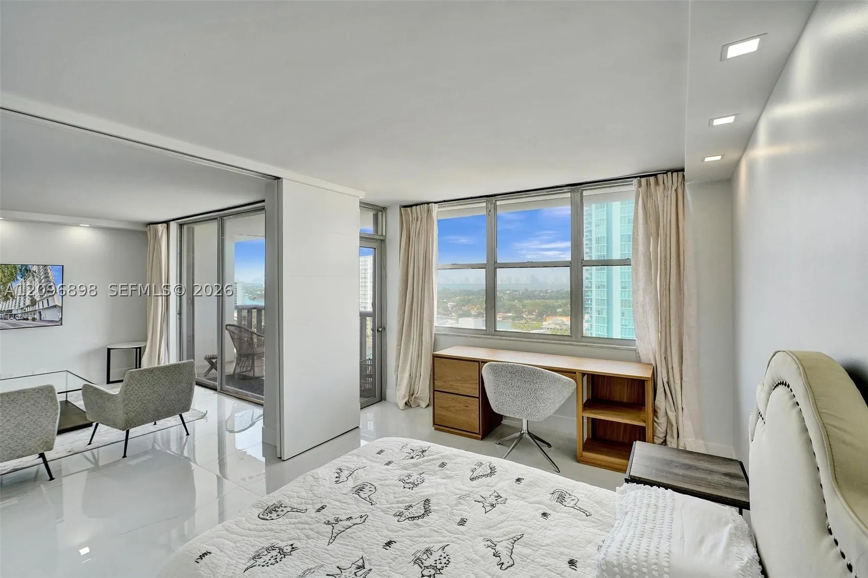 6039 Collins Ave #1736