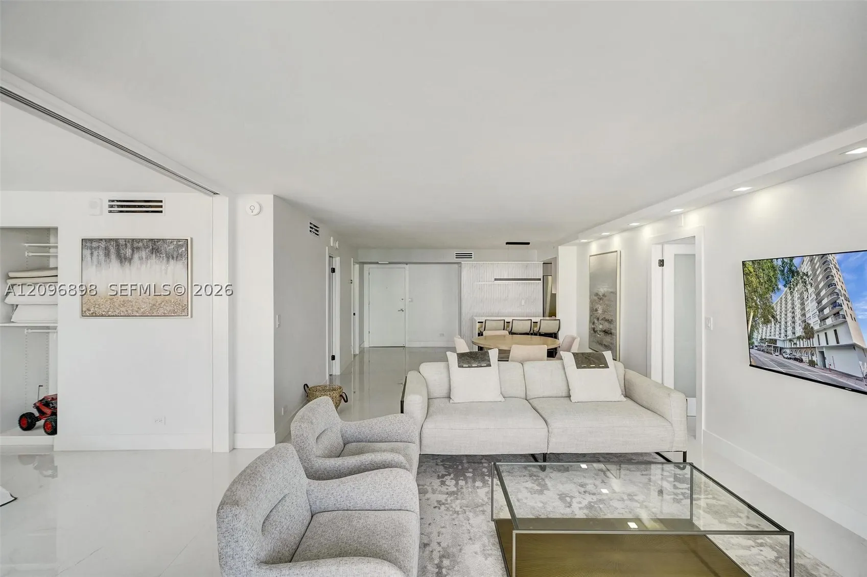 6039 Collins Ave #1736
