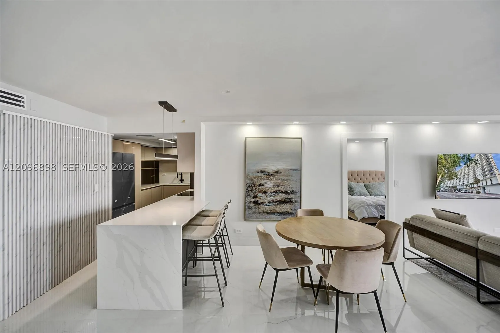6039 Collins Ave #1736