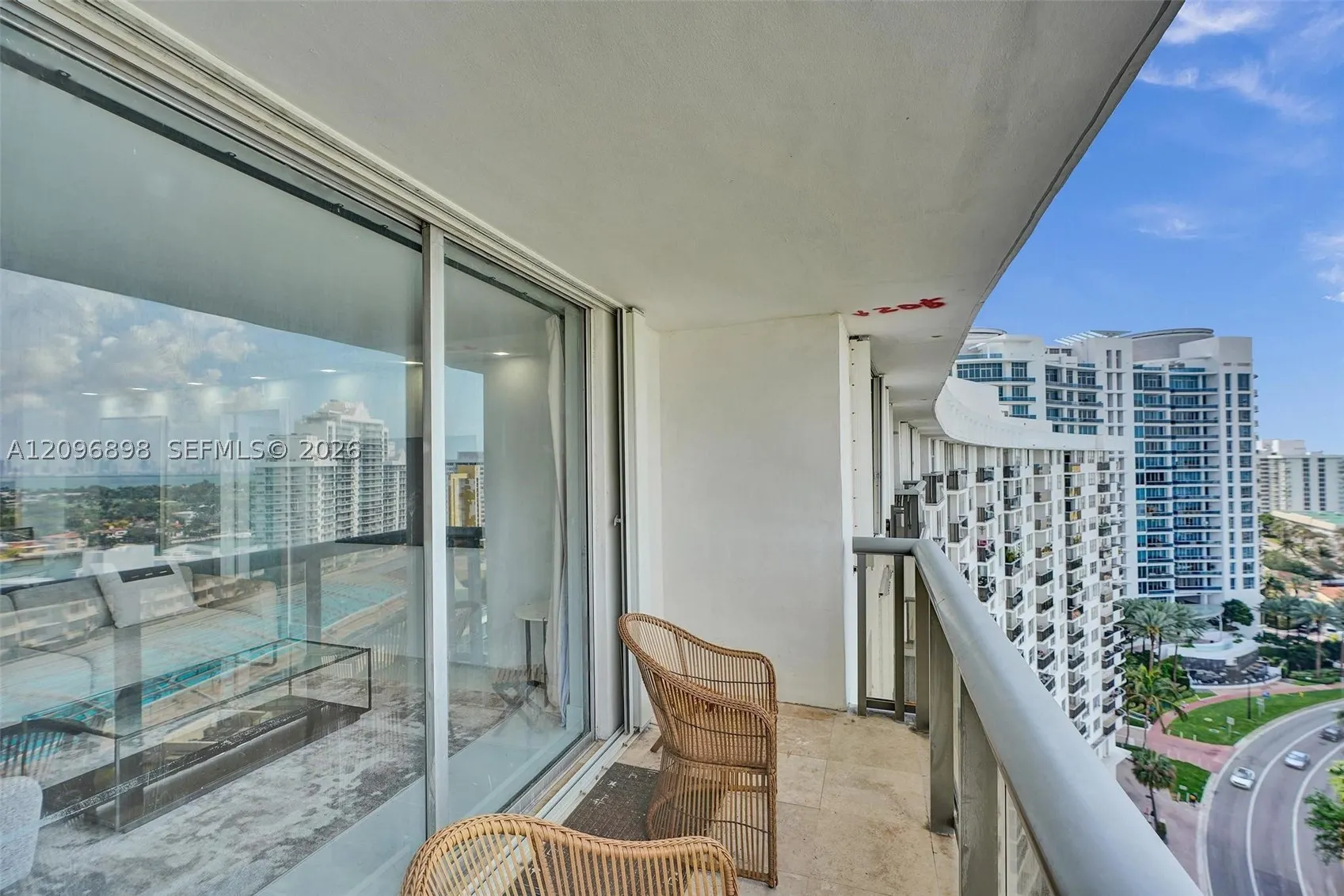 6039 Collins Ave #1736