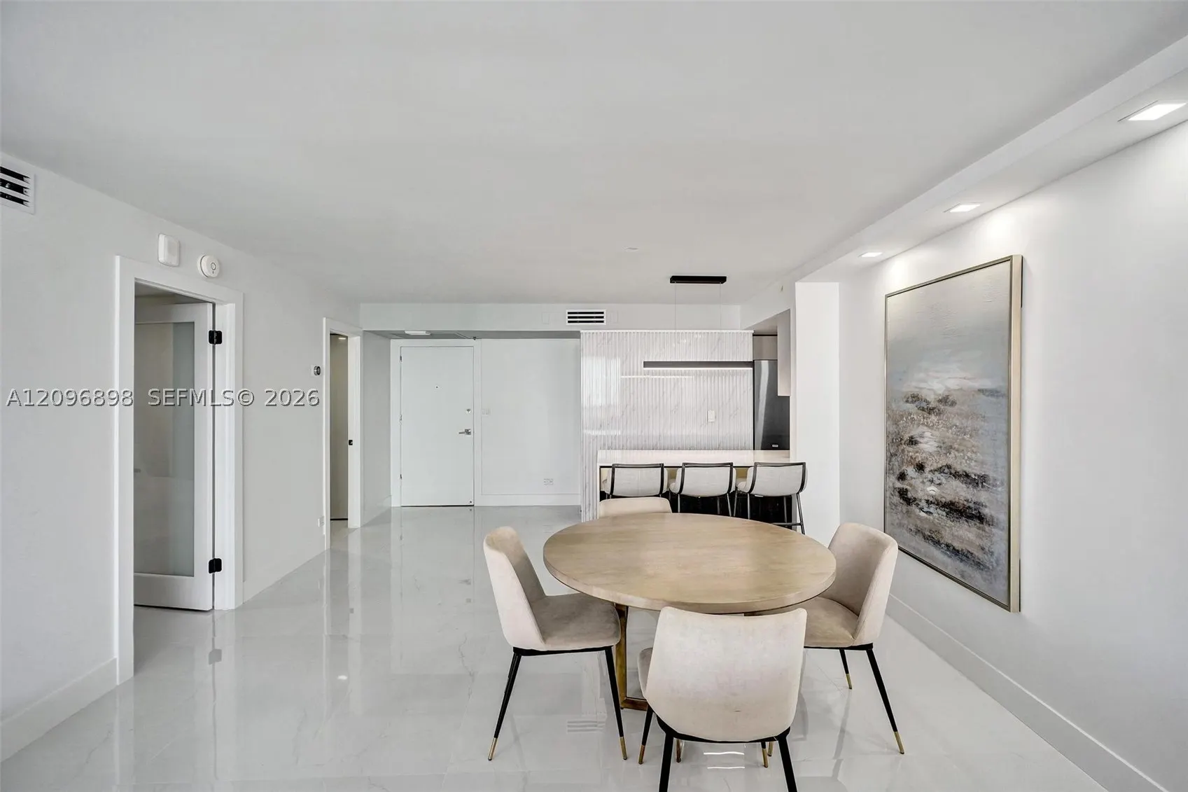6039 Collins Ave #1736