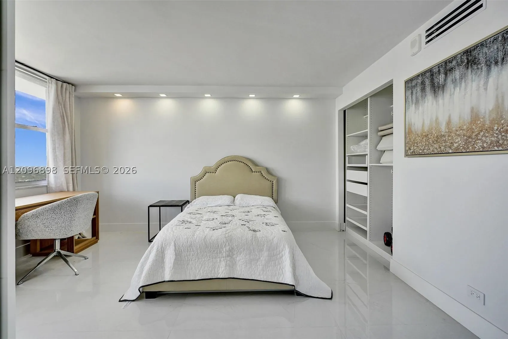 6039 Collins Ave #1736