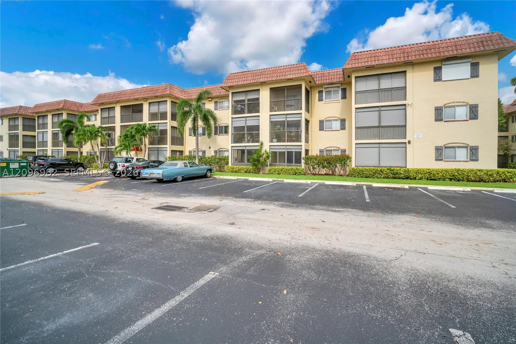 257 S Cypress Rd #416