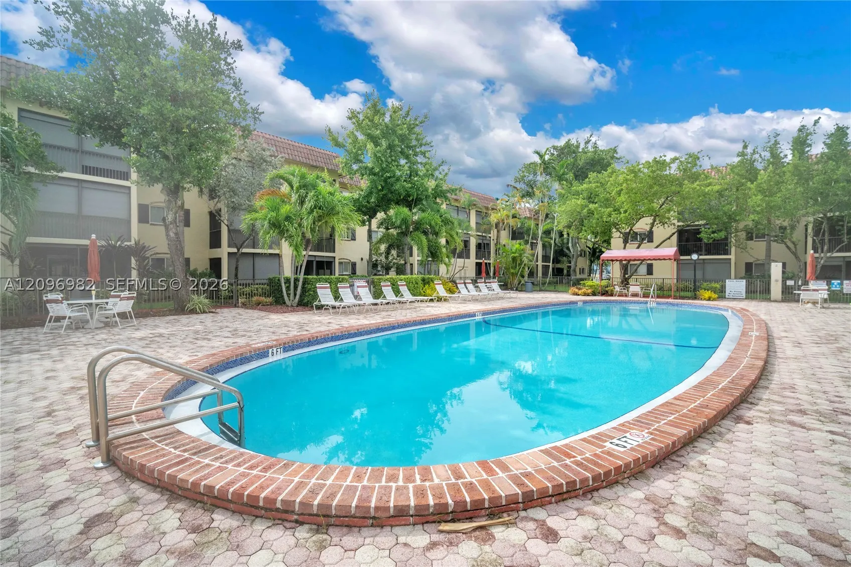 257 S Cypress Rd #416