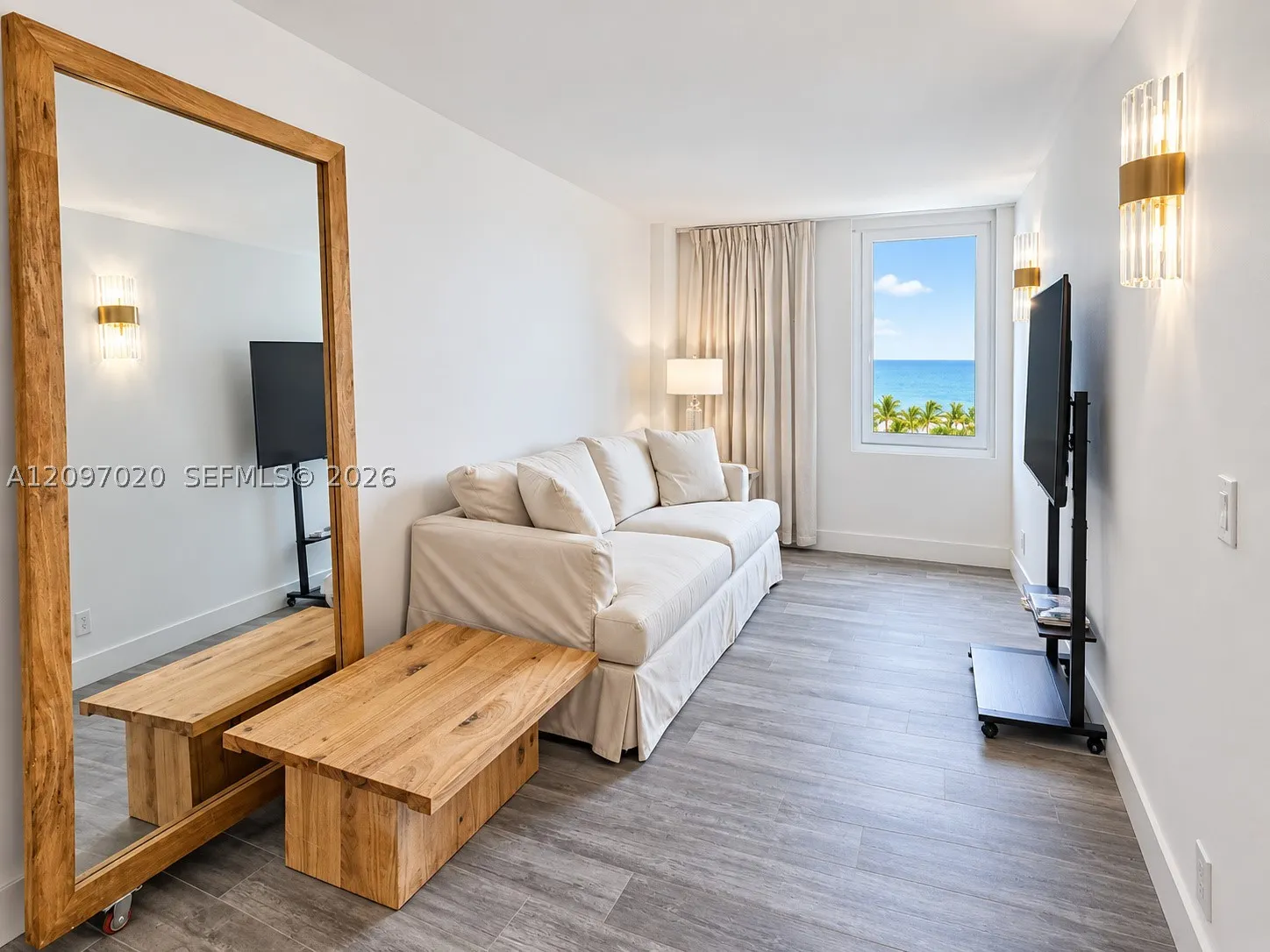 2301 Collins Ave #742