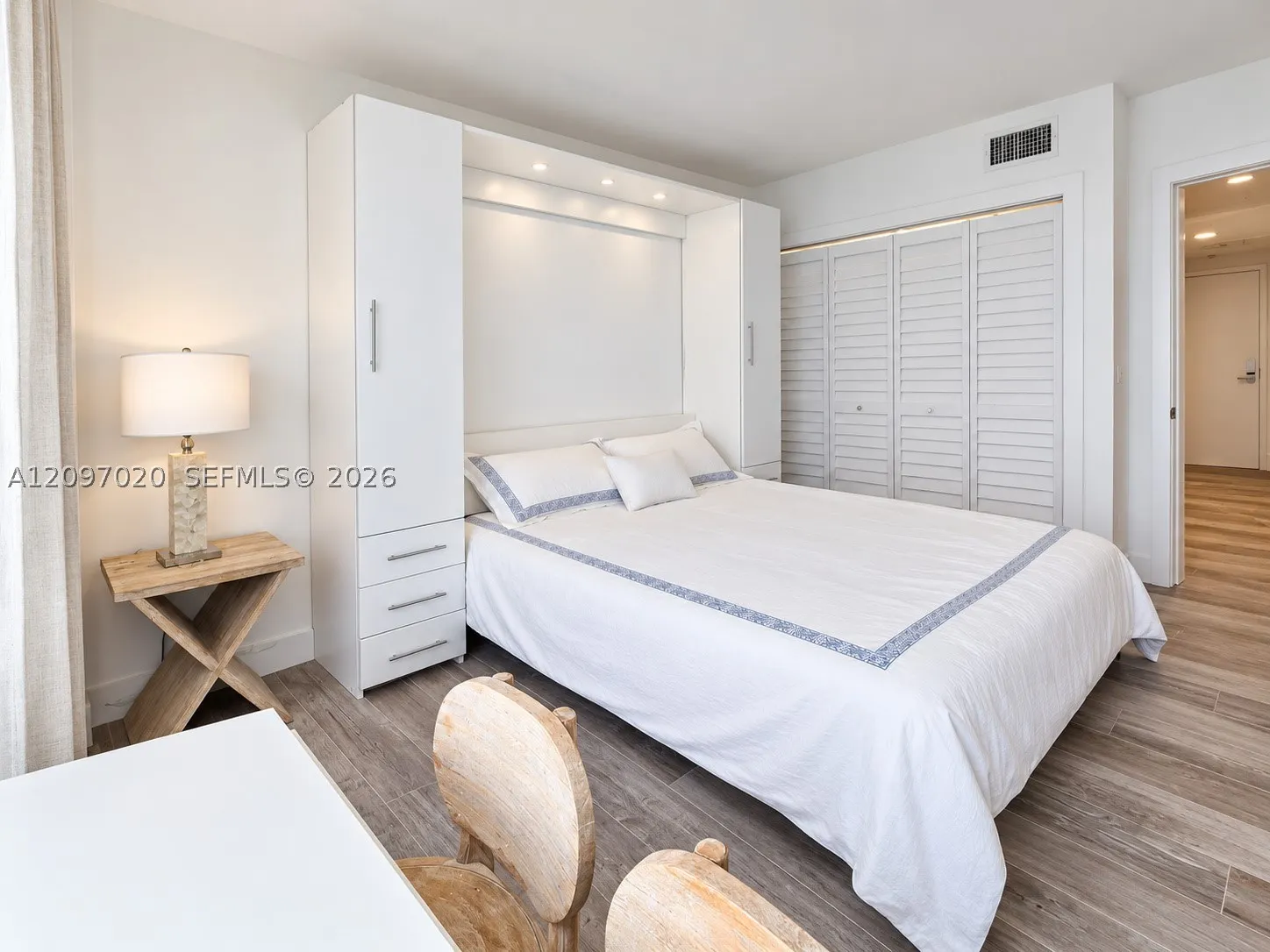 2301 Collins Ave #742