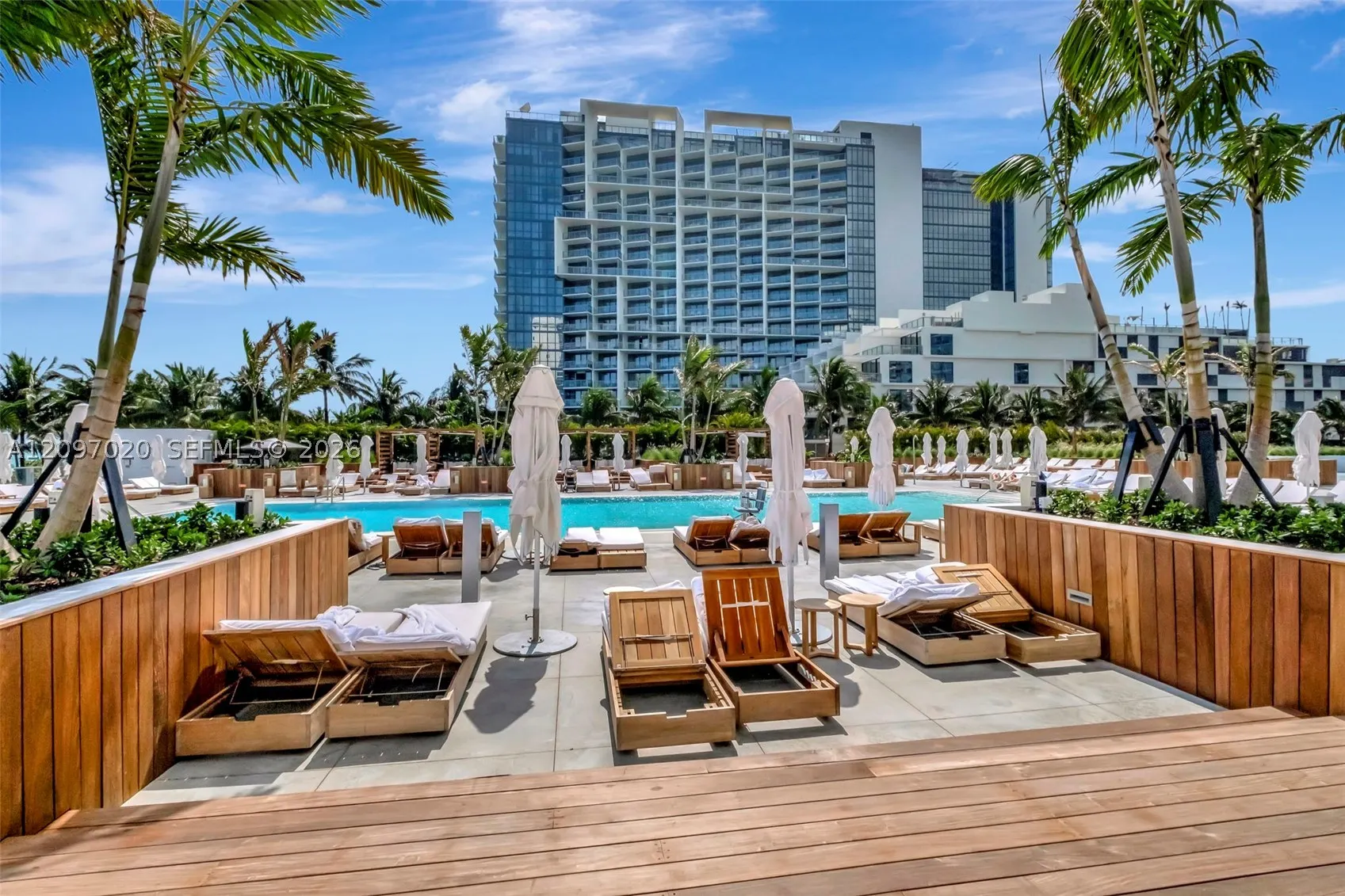 2301 Collins Ave #742