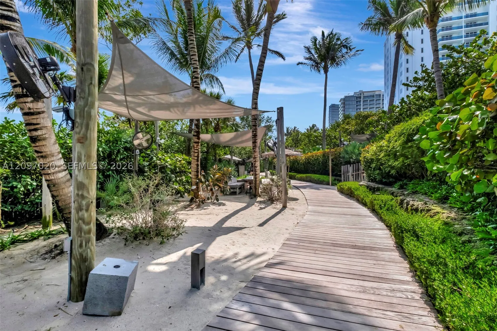 2301 Collins Ave #742