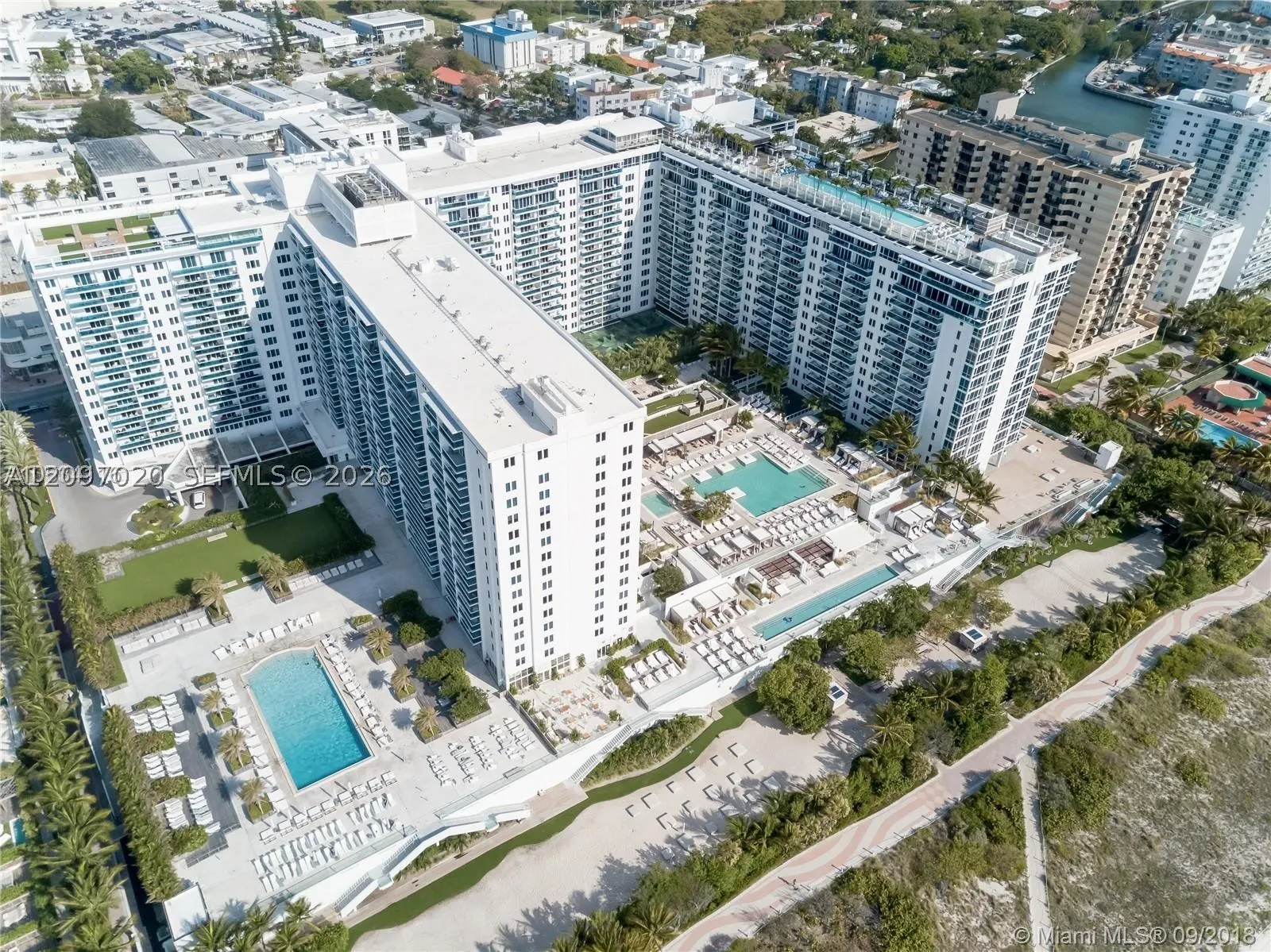 2301 Collins Ave #742