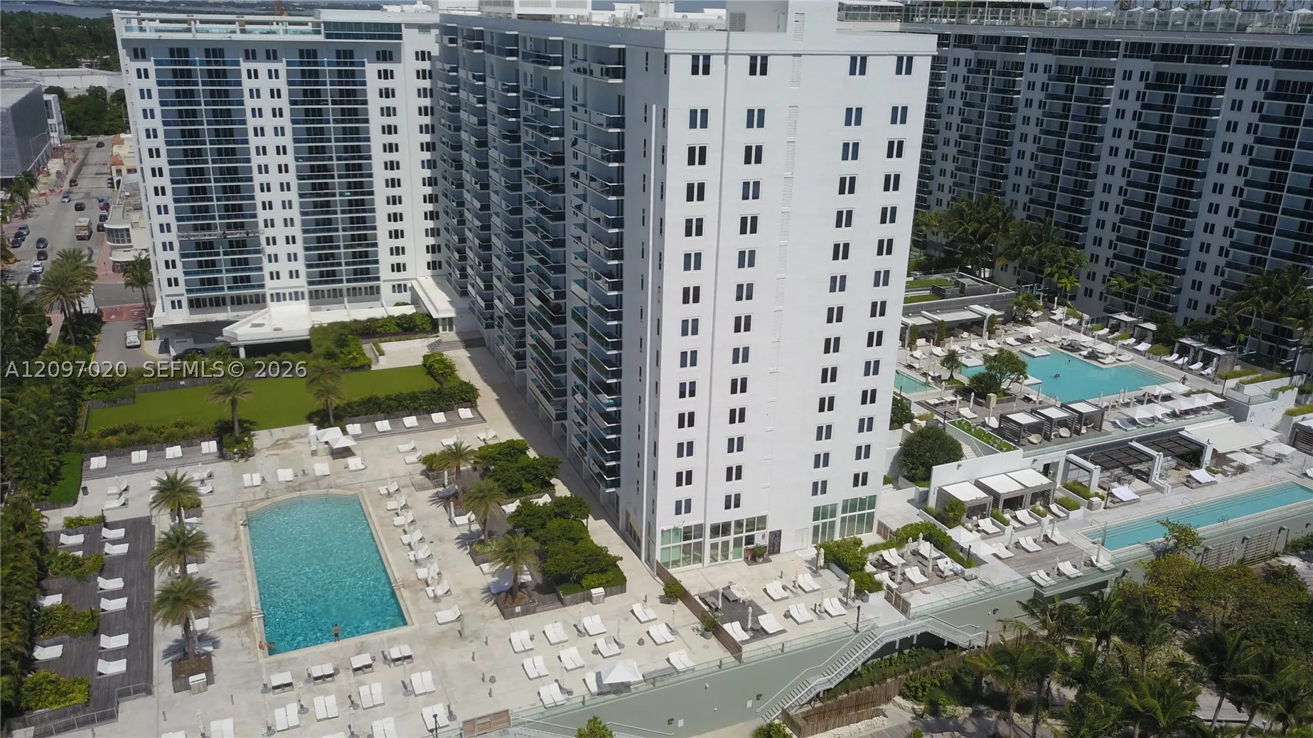 2301 Collins Ave #742