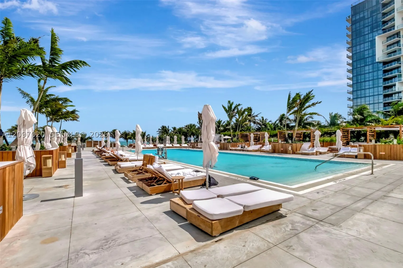 2301 Collins Ave #742