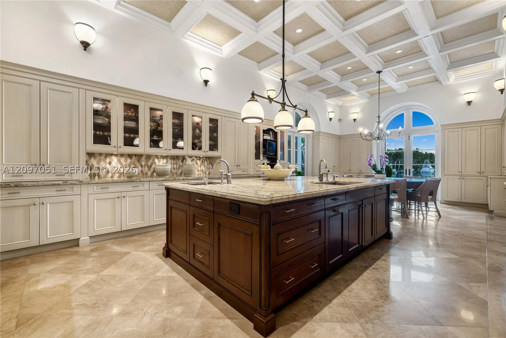 8901 Arvida Ln
