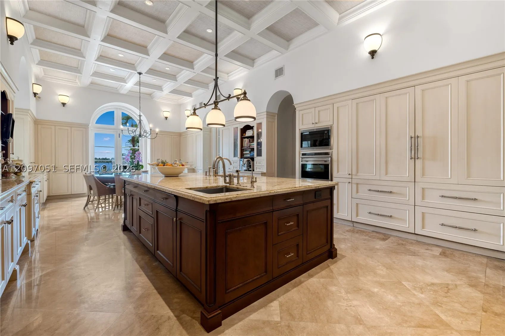 8901 Arvida Ln