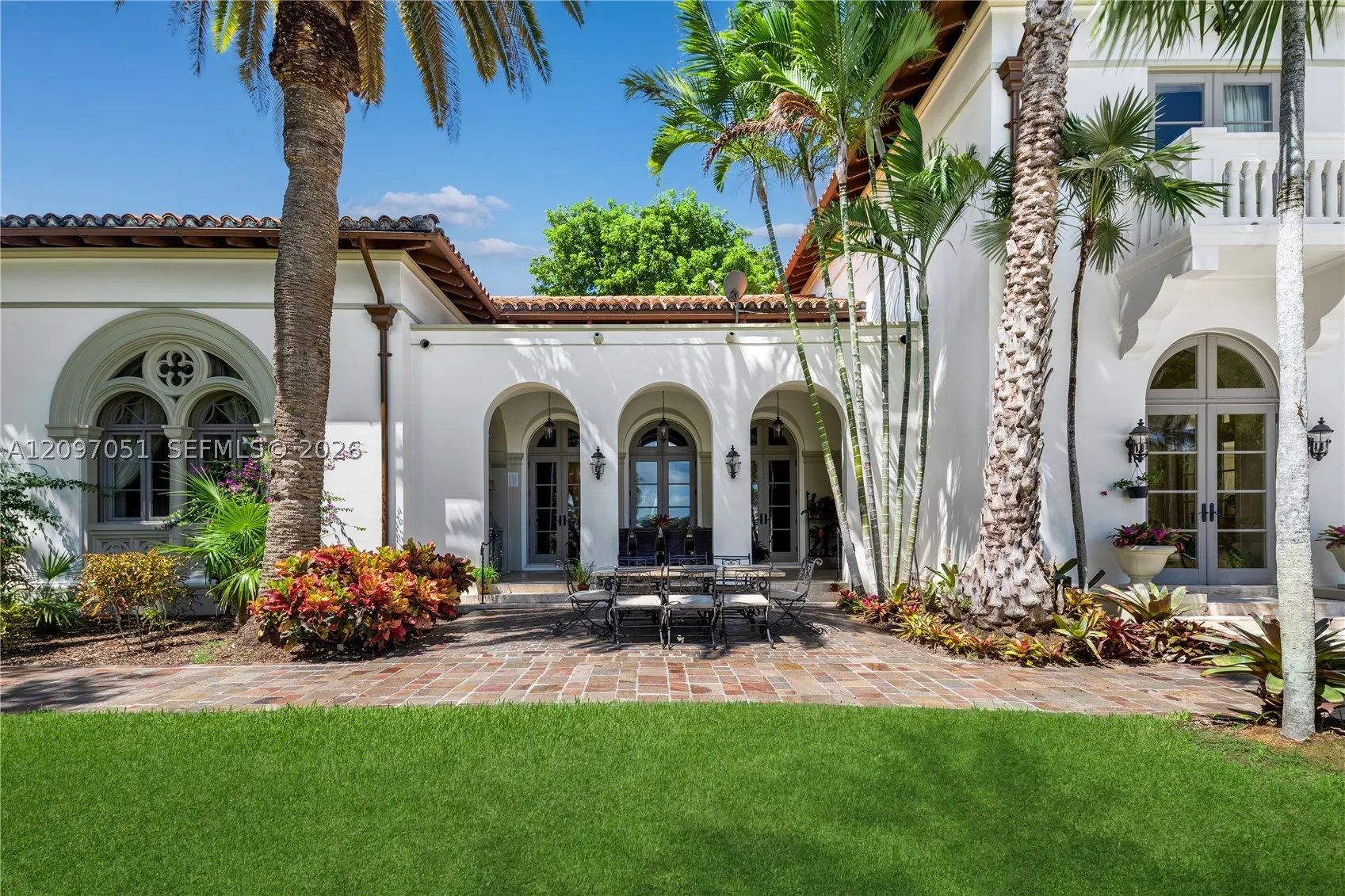 8901 Arvida Ln