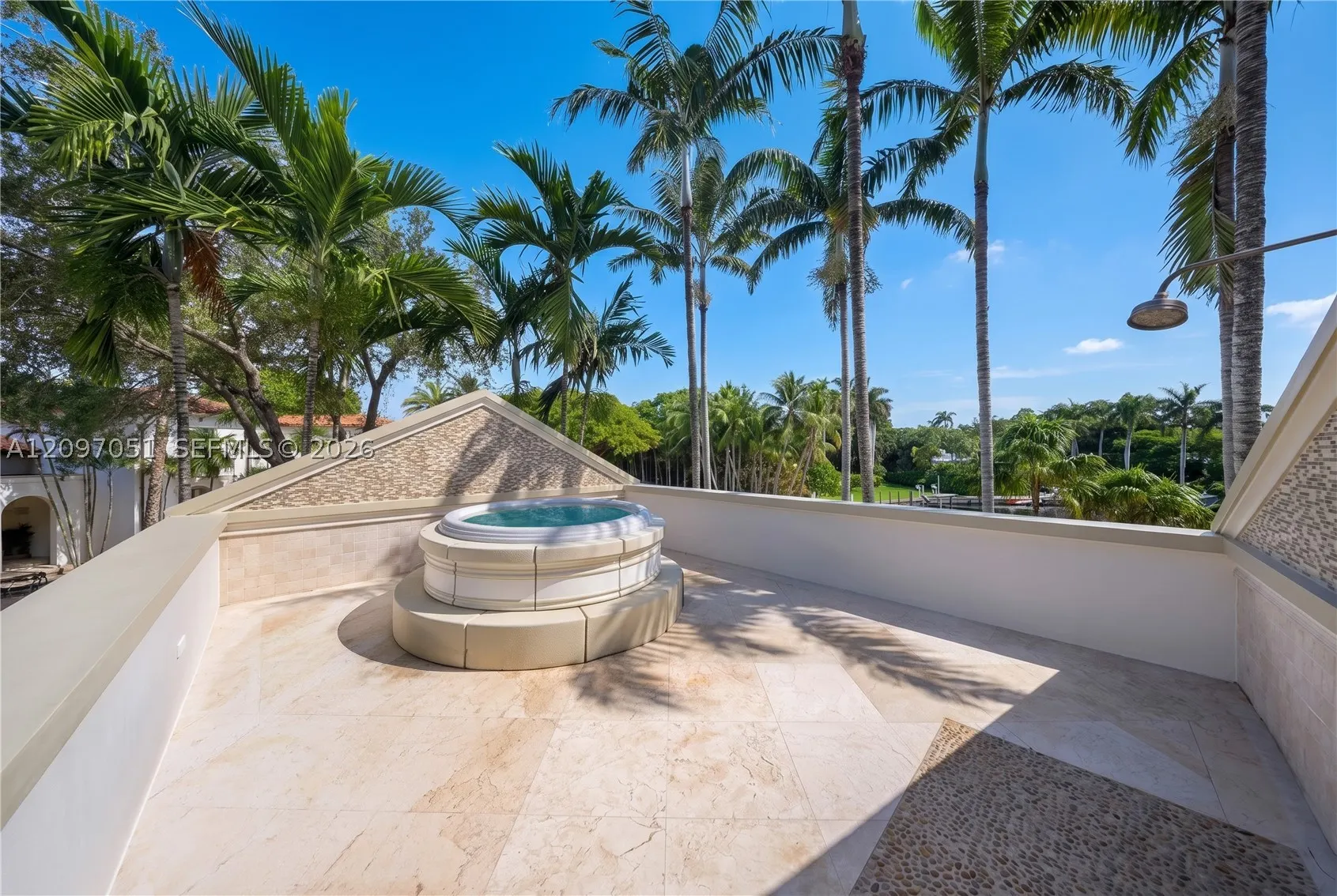 8901 Arvida Ln