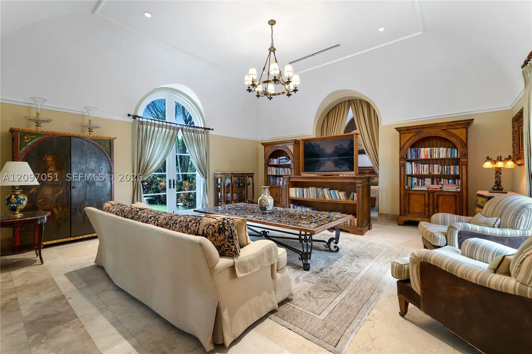 8901 Arvida Ln