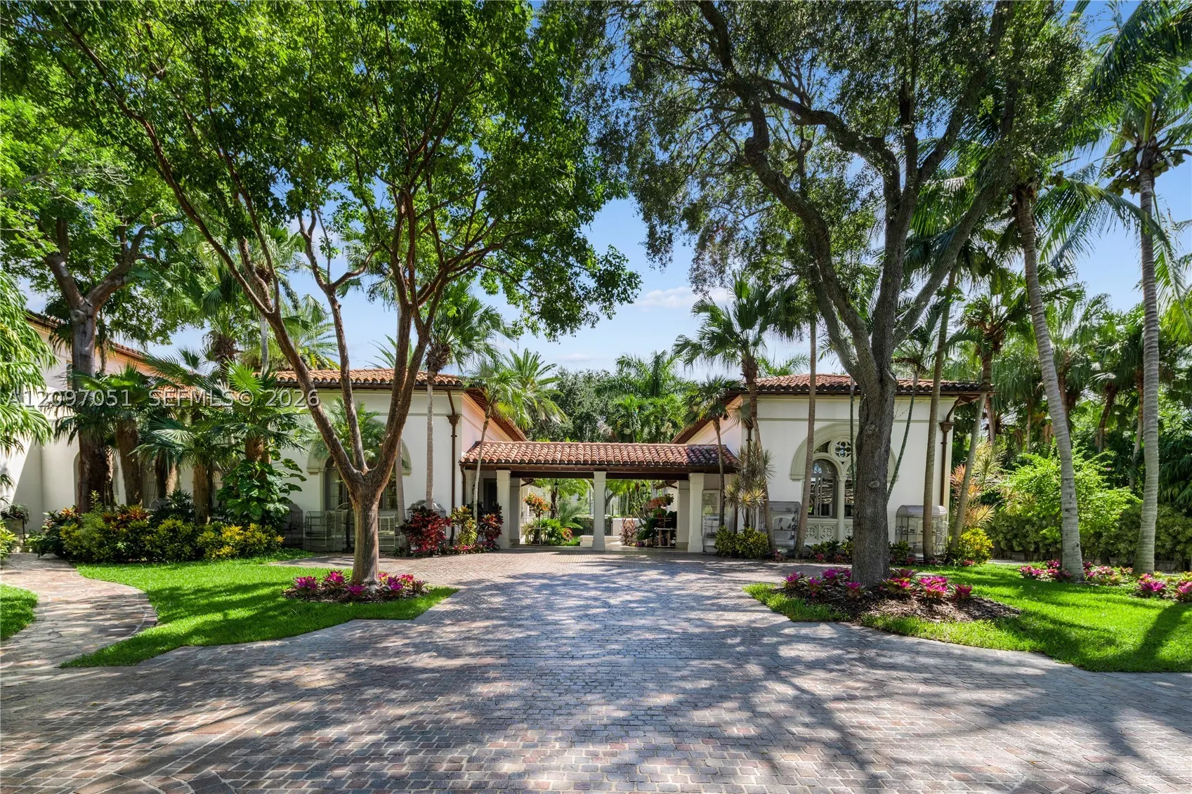 8901 Arvida Ln
