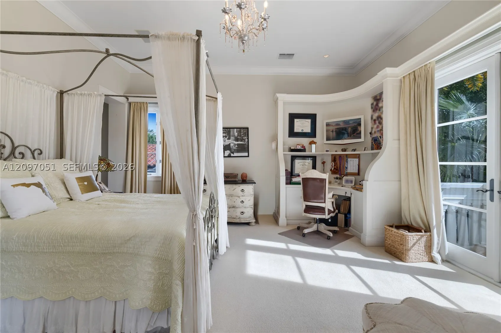 8901 Arvida Ln