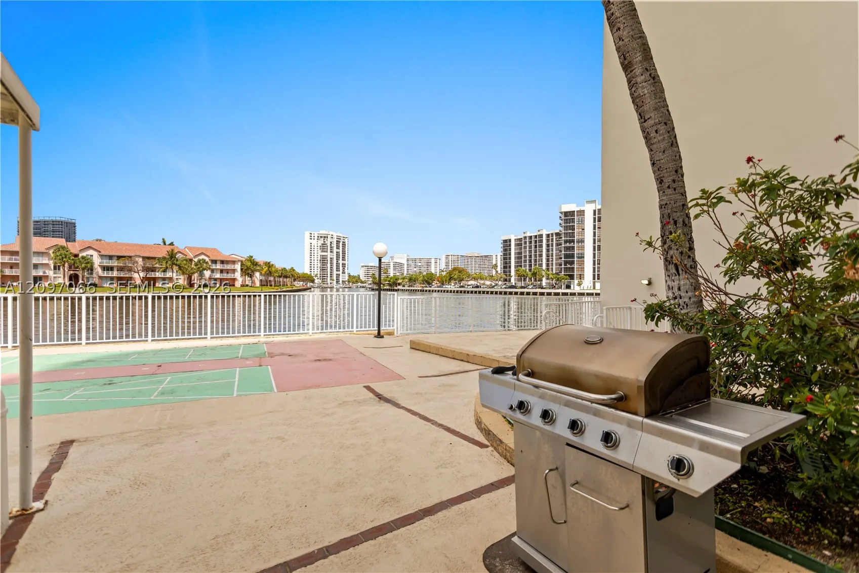 3800 S Ocean Dr #414