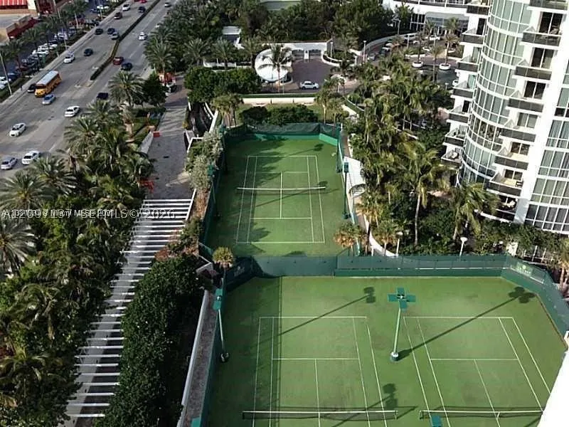 18001 Collins Ave #512