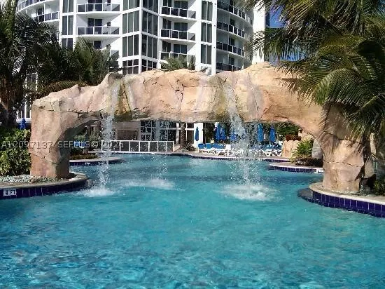 18001 Collins Ave #512