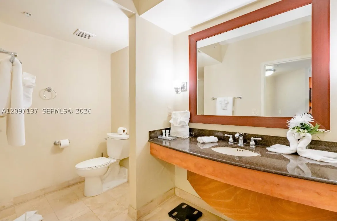18001 Collins Ave #512