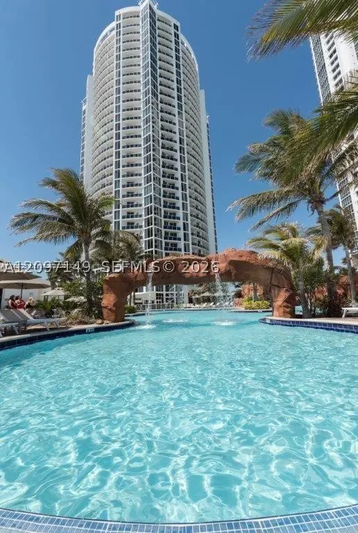 18001 Collins Ave #2504