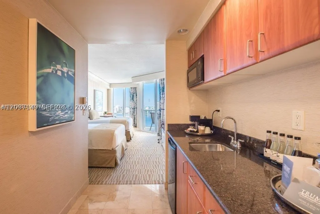 18001 Collins Ave #2504