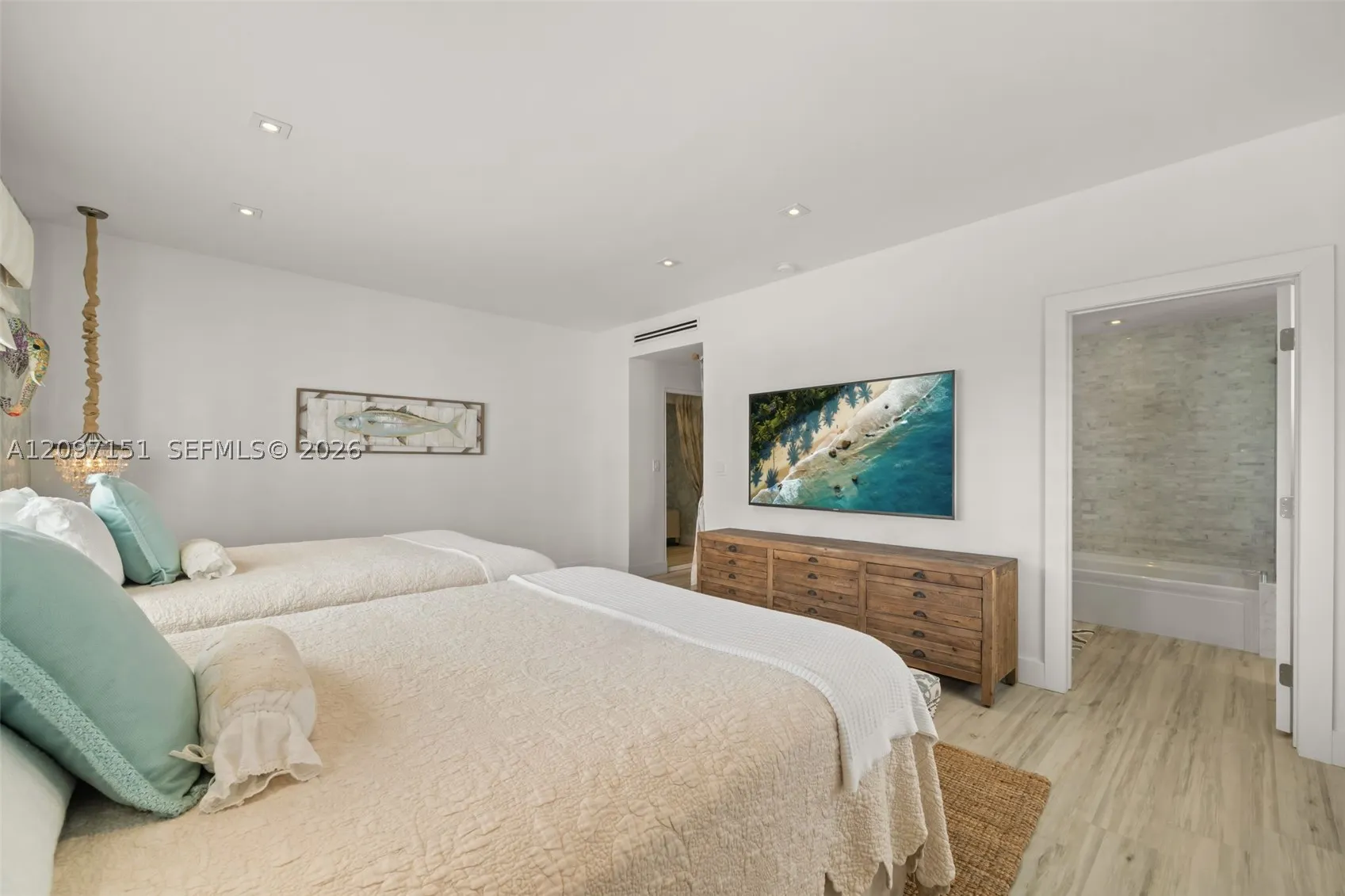 4925 Collins Ave #4A