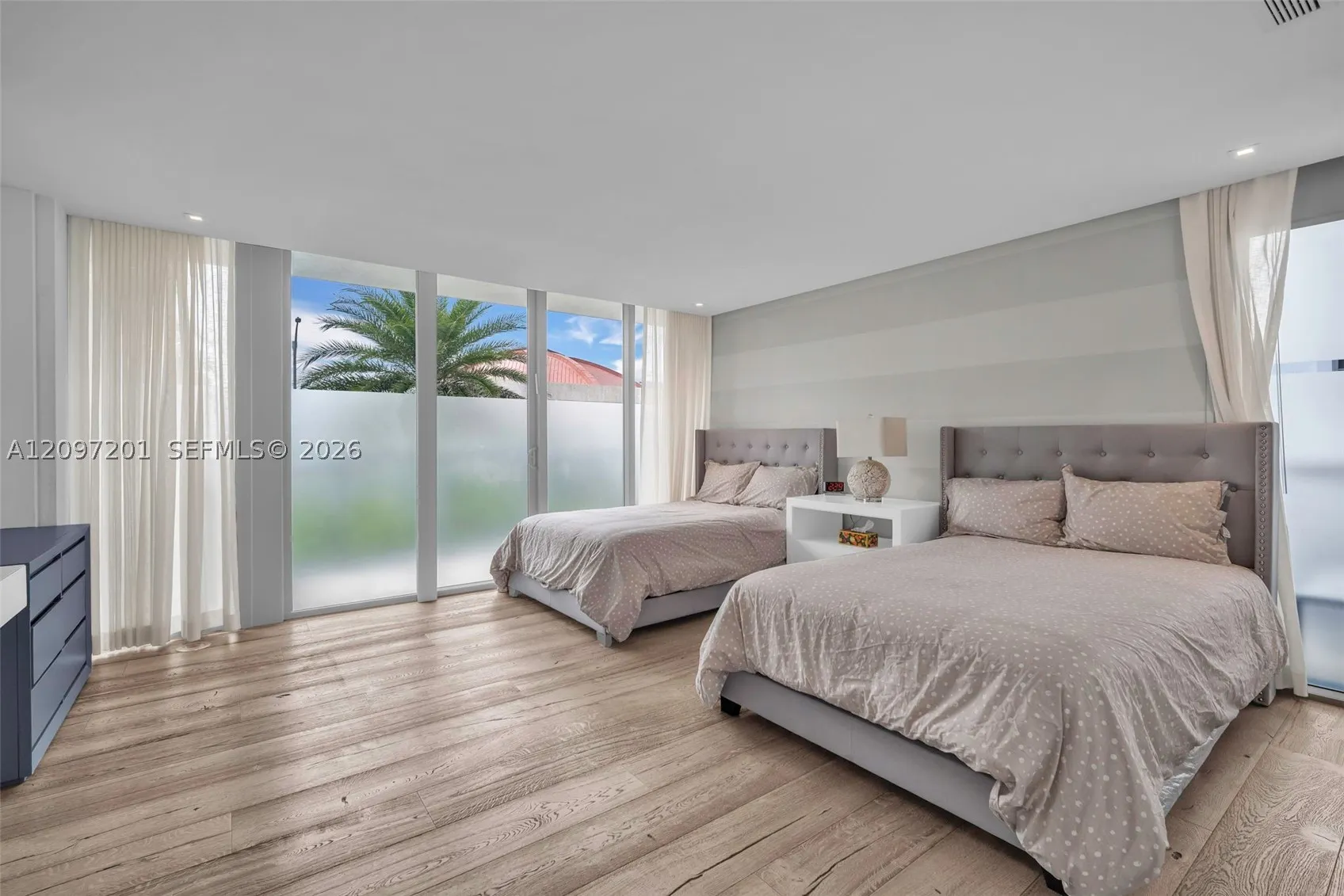 9501 Collins Ave #1
