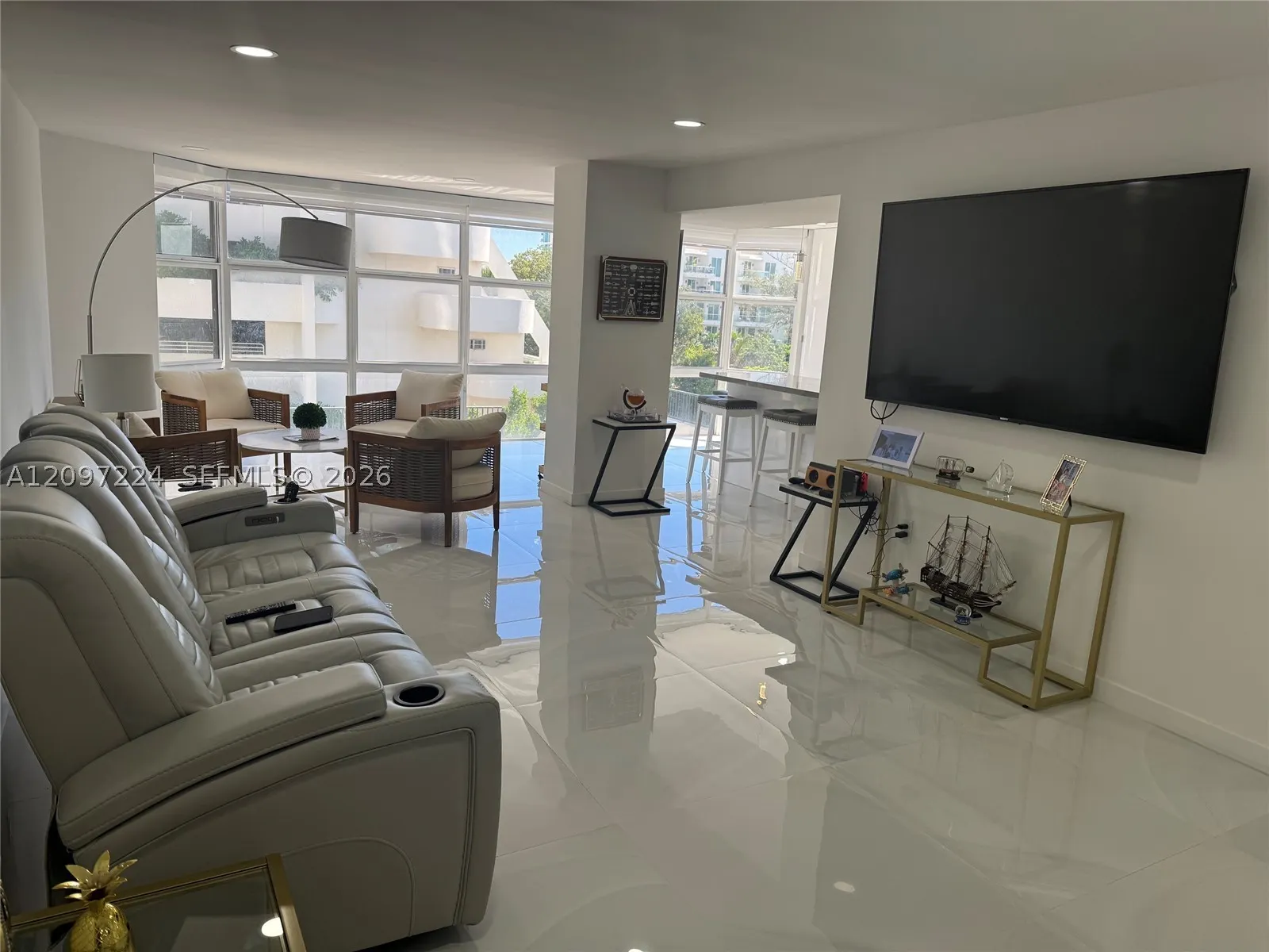 6423 Collins Ave #401