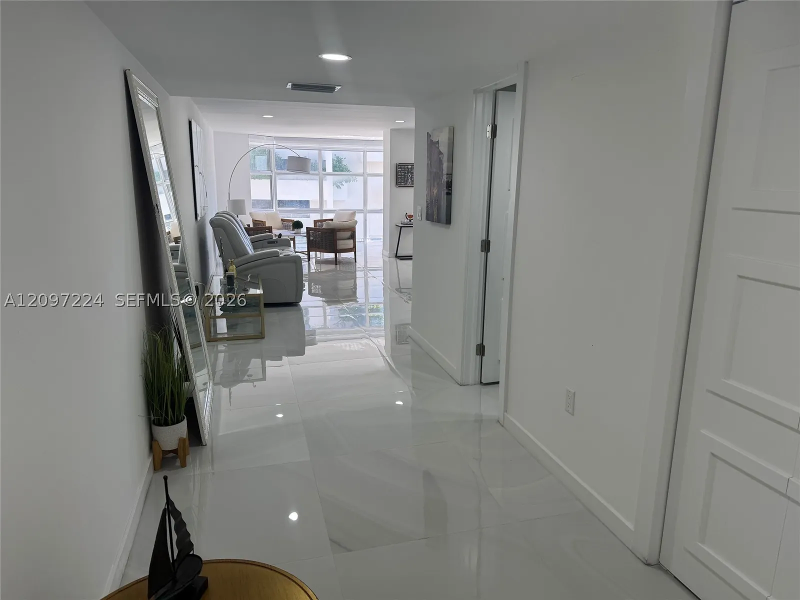 6423 Collins Ave #401
