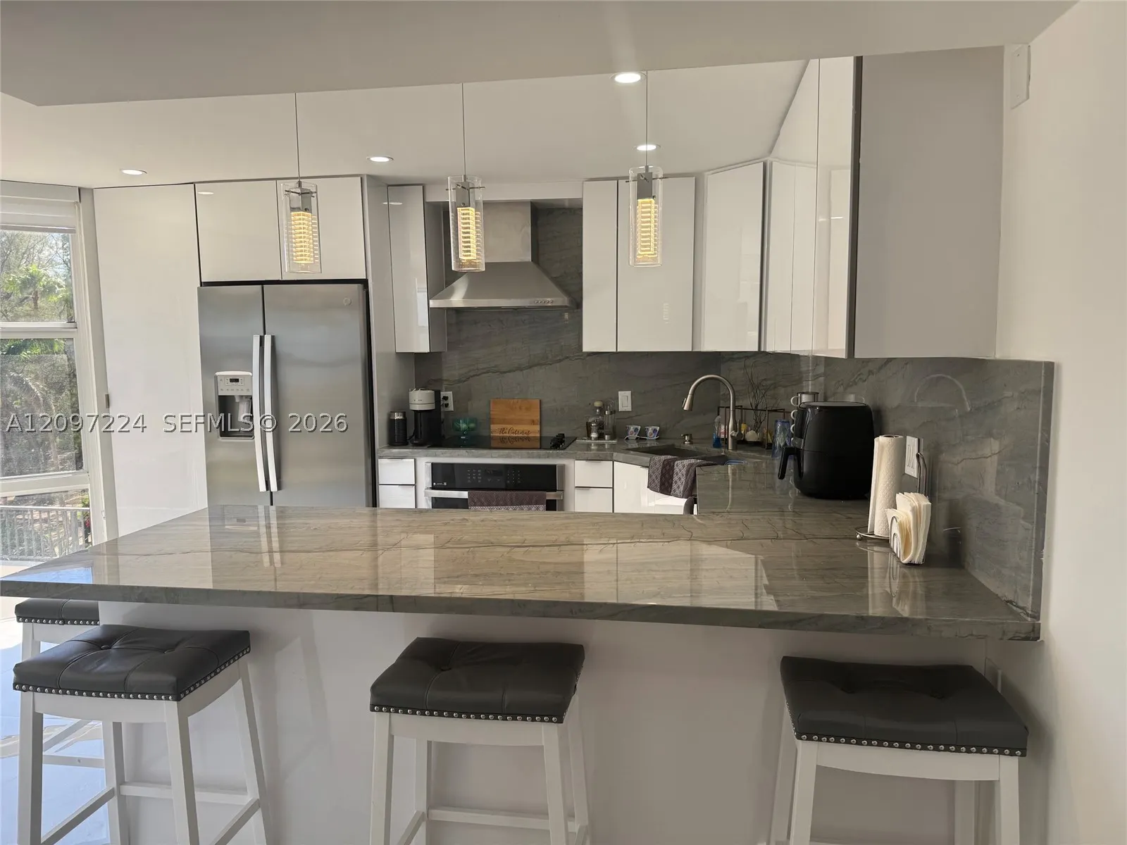 6423 Collins Ave #401