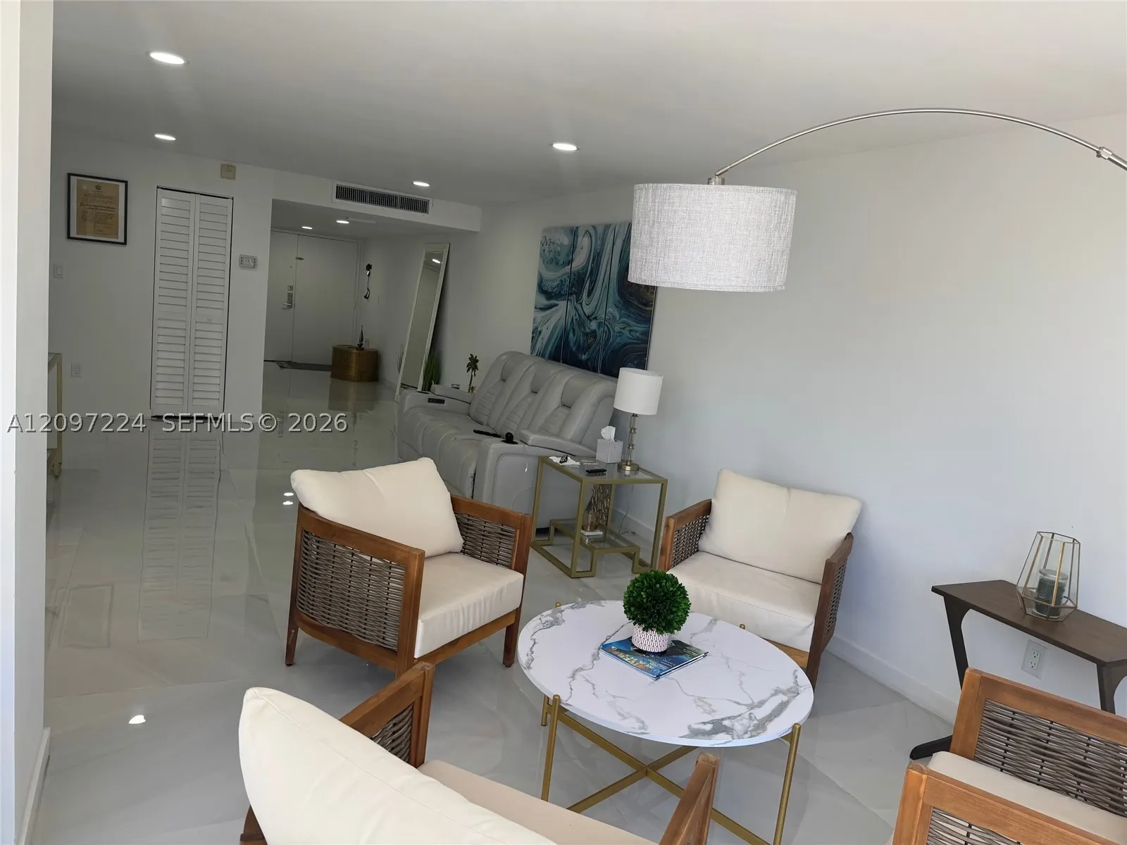 6423 Collins Ave #401