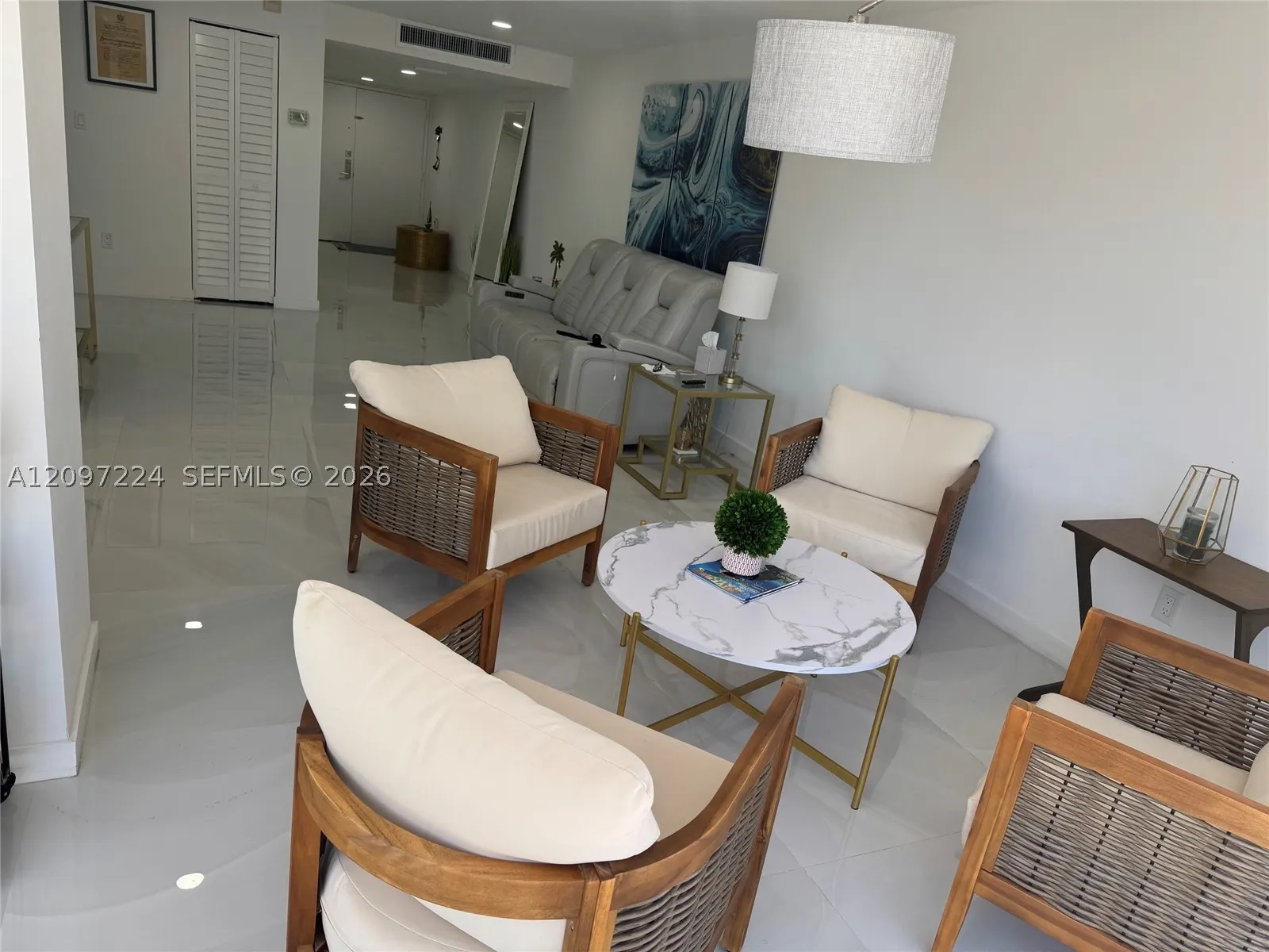 6423 Collins Ave #401